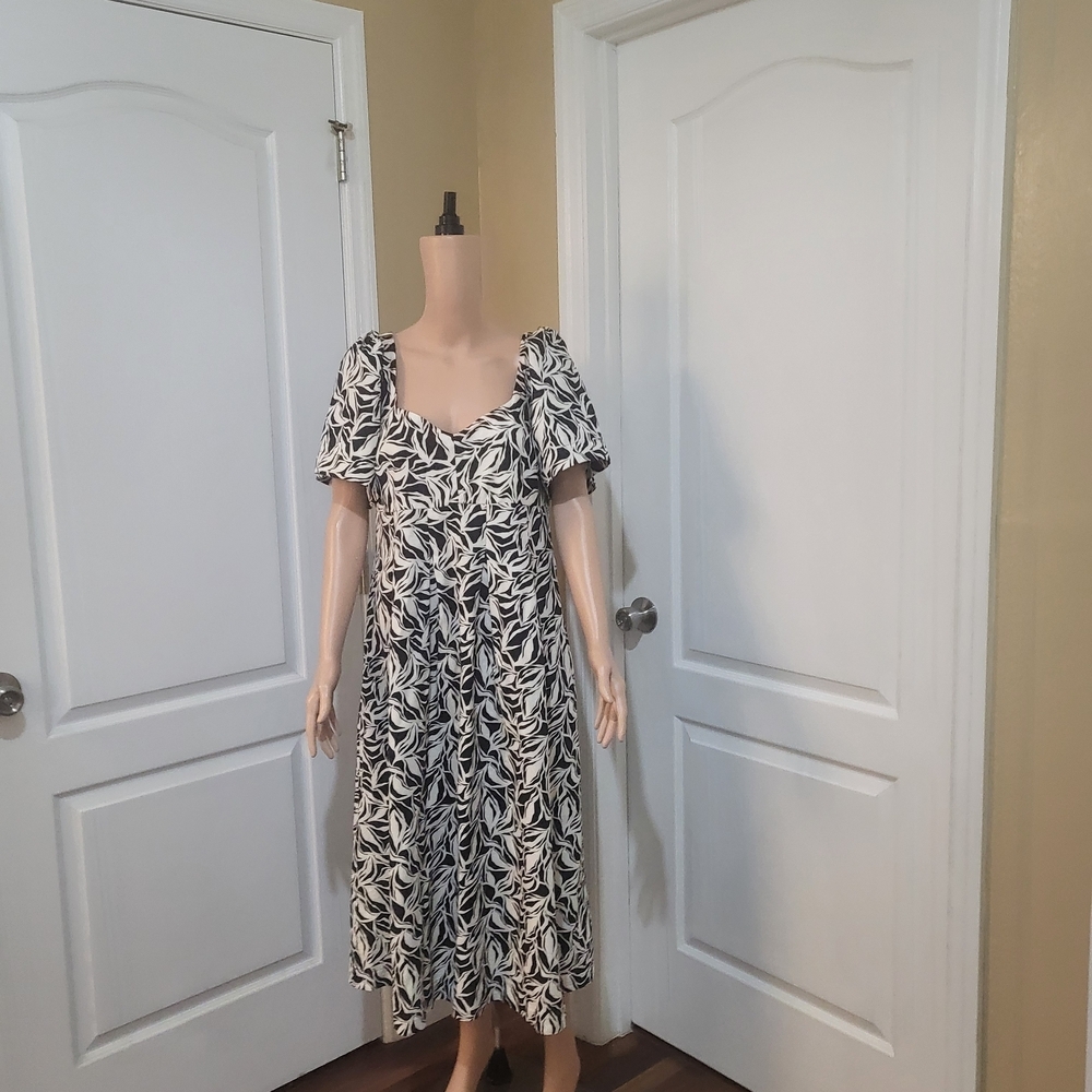 A New Day Black and White Leaf Print Midi Dress Pre-own